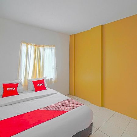 Oyo 90637 Rumah Ni Karo Medan Exterior foto