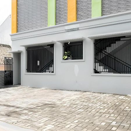 Oyo 90637 Rumah Ni Karo Medan Exterior foto