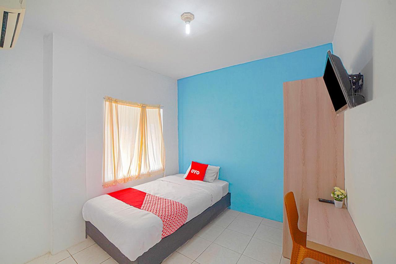 Oyo 90637 Rumah Ni Karo Medan Exterior foto
