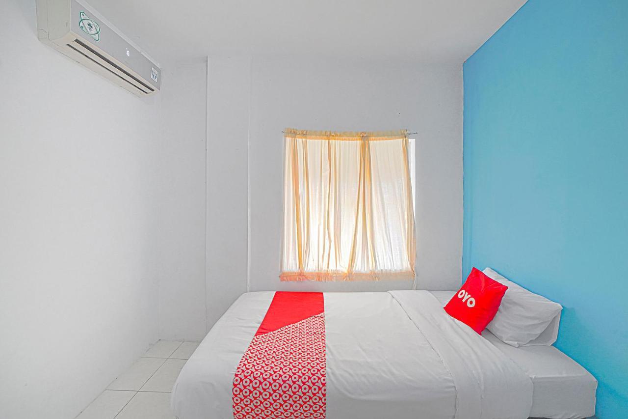 Oyo 90637 Rumah Ni Karo Medan Exterior foto