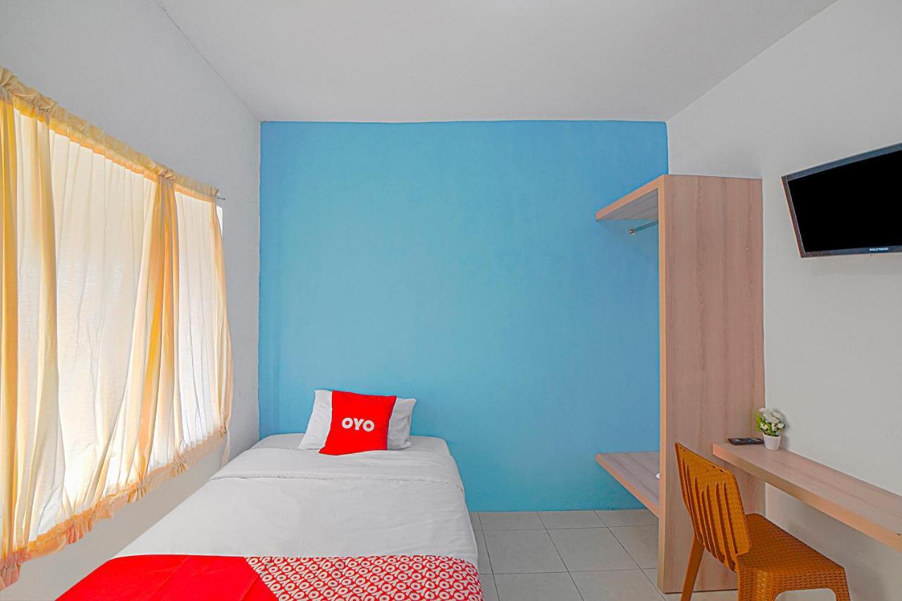 Oyo 90637 Rumah Ni Karo Medan Exterior foto